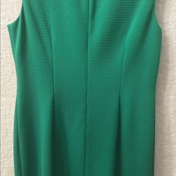 Elle Green & White Sheath Dress with Plunge Neckline - Picture 11 of 16